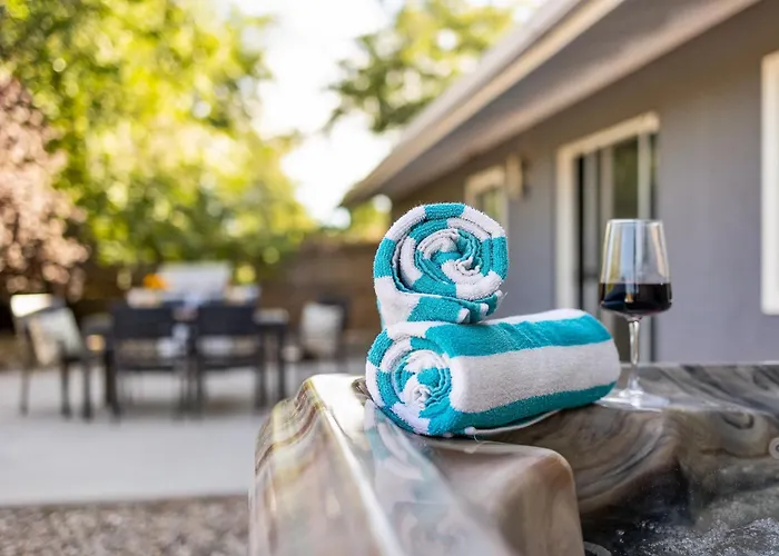 Trendy 3br In Sedona: Hot Tub/fire-pit /central Location